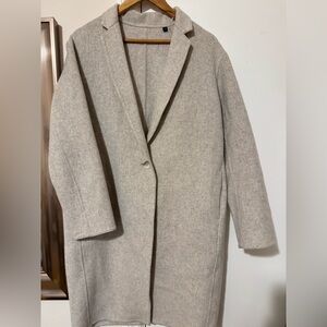 Classic Light Gray Wool-Blend Coat – Minimalist & Timeless